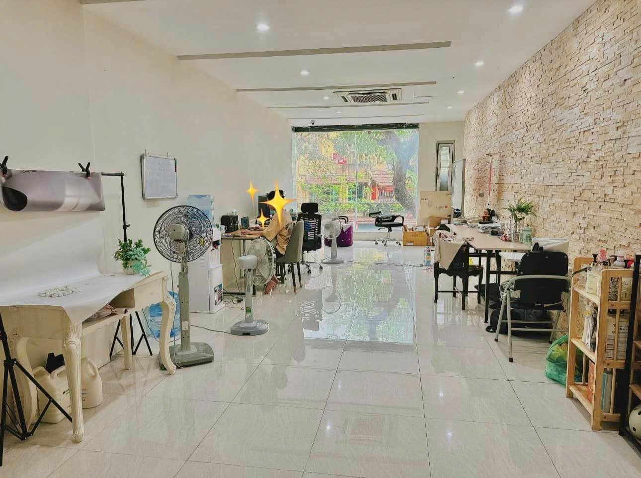 Cho thuê mặt sàn tầng 3 Mặt Phố Lê Đại Hành, 40m2, 1 vệ sinh khép kín, 7 triệu - Ảnh chính